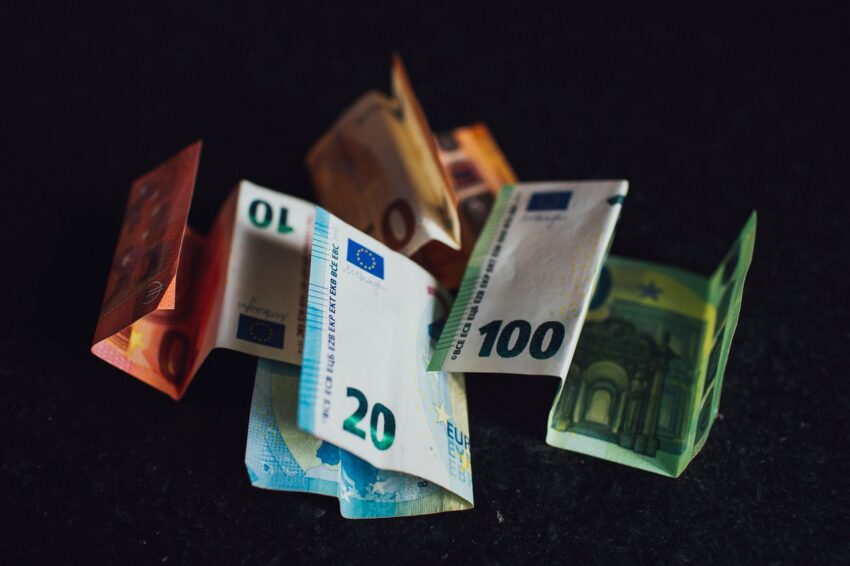 Niet eens met de beslissing van het UWV? Dit kun je doen (en wat het je kost)